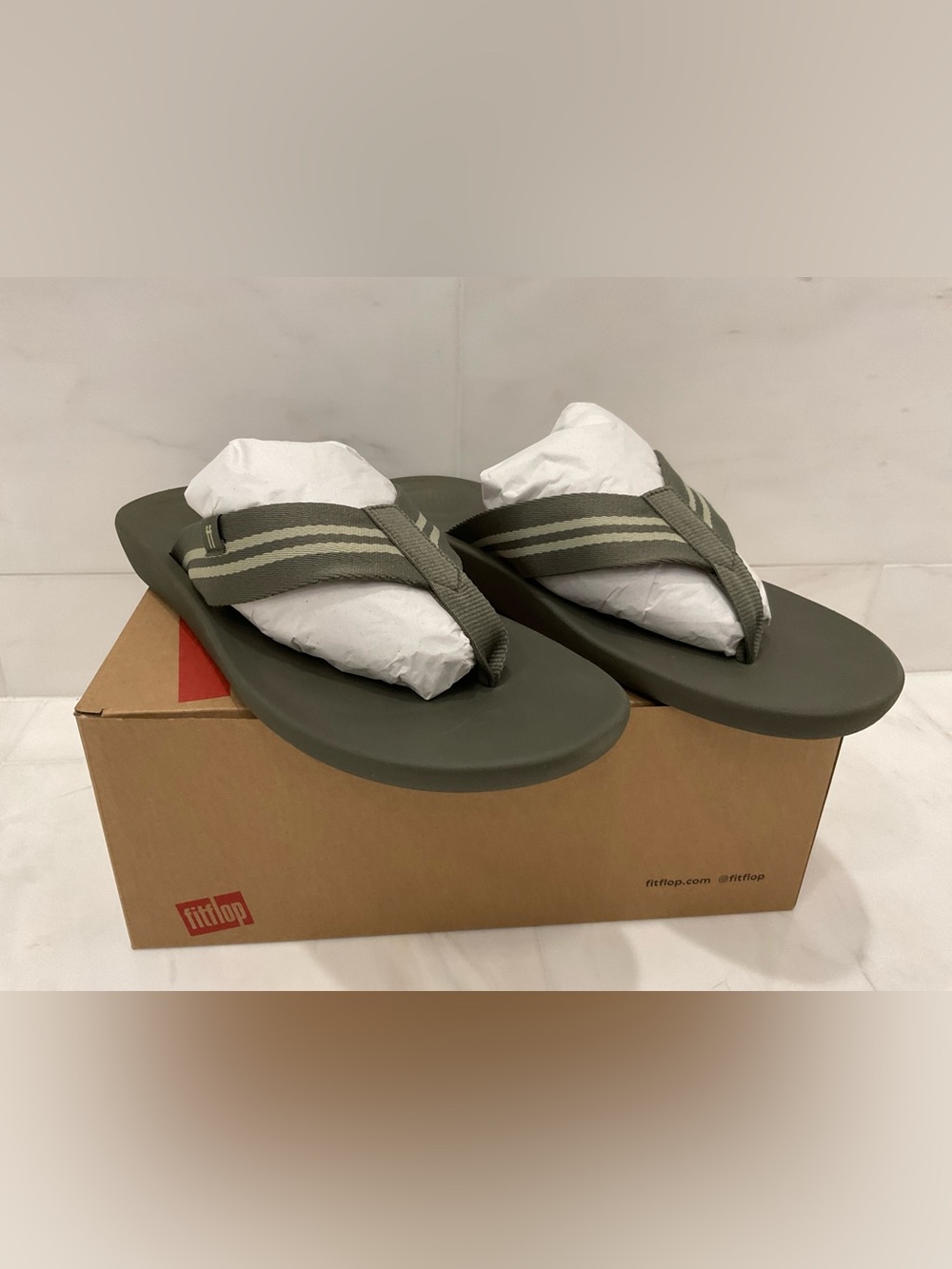 Fitflop IQushion Men’s 2 - Striped Webbing Thong Sandals - Deep Olive - size 13